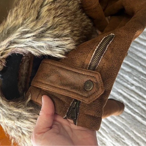 Vigoss Brown Teddy Jacket with Faux Fur Collar - Picture 6 of 6